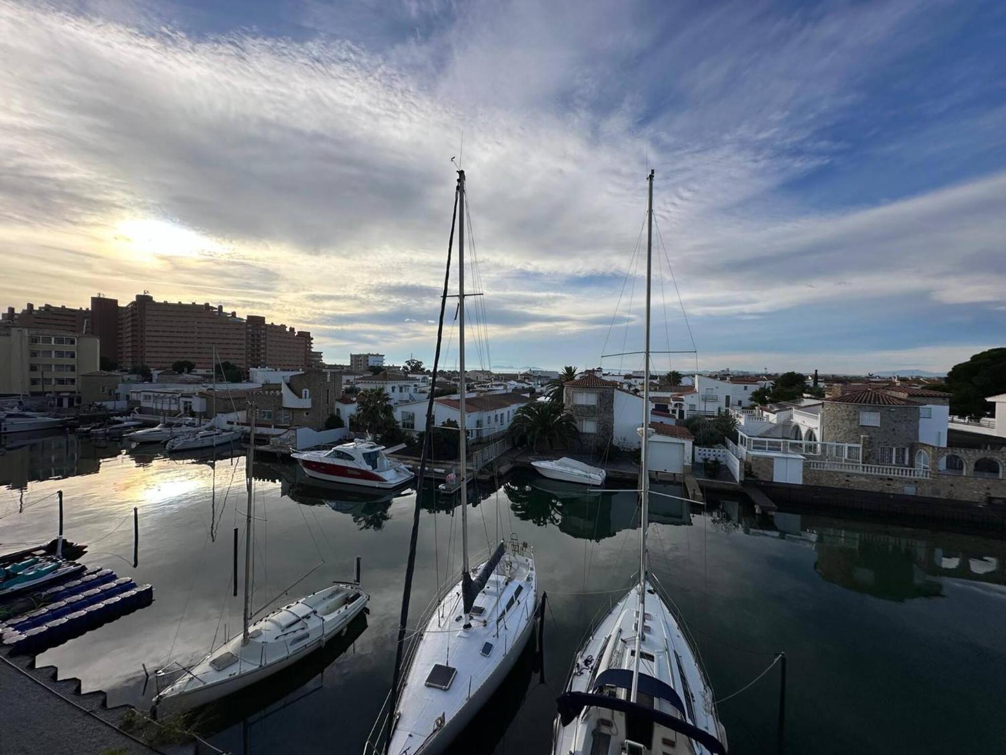 Apartamento En Roses Con Vistas Al Canal Y Piscina Esterno foto